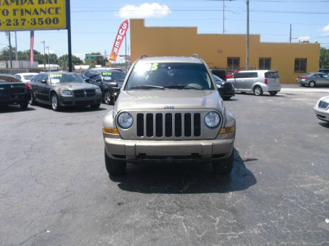 Jeep Liberty 2005 photo 4