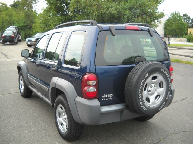 Jeep Liberty 2005 photo 2