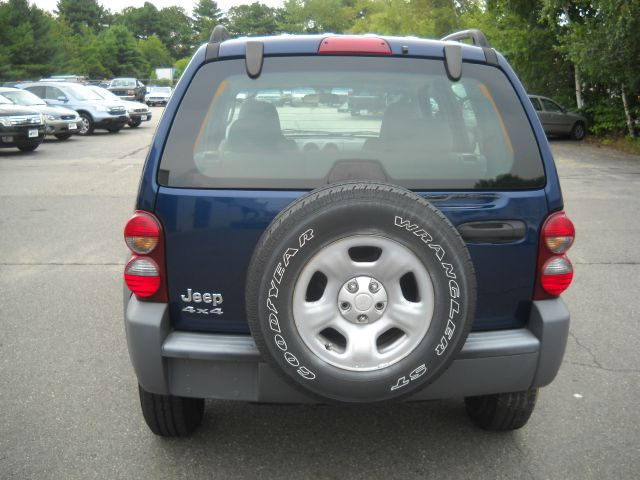 Jeep Liberty 2005 photo 3