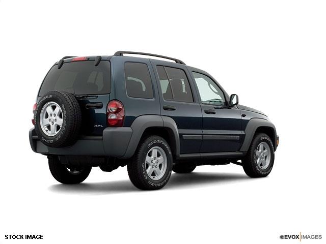 Jeep Liberty 2005 photo 2