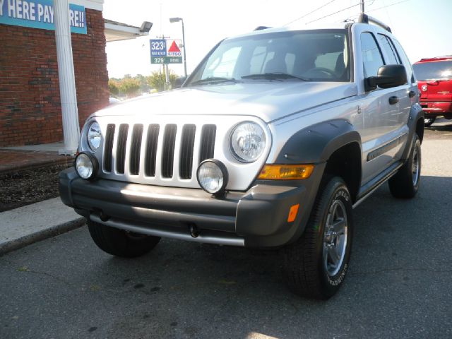 Jeep Liberty 2005 photo 2