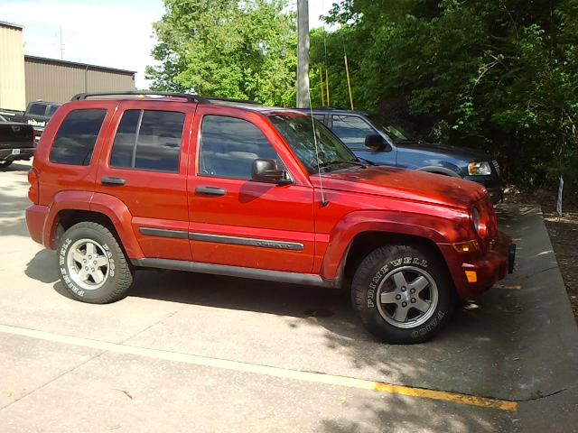 Jeep Liberty 2005 photo 2