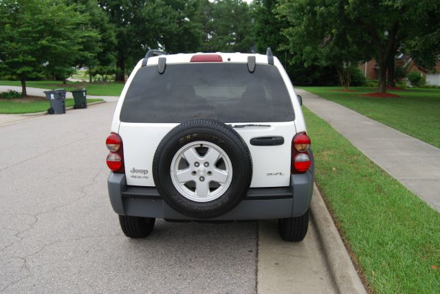 Jeep Liberty 2005 photo 3