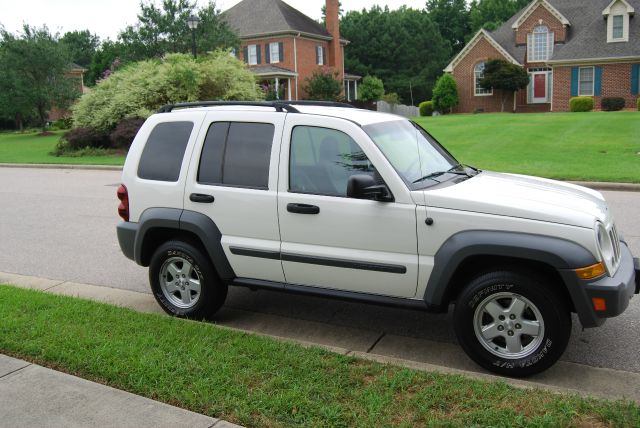 Jeep Liberty 2005 photo 4