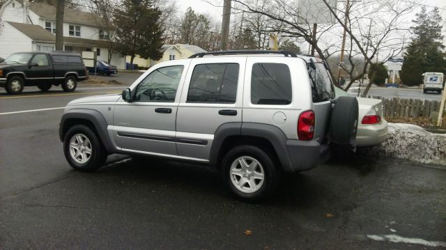 Jeep Liberty 2005 photo 4