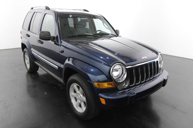 Jeep Liberty 2005 photo 2