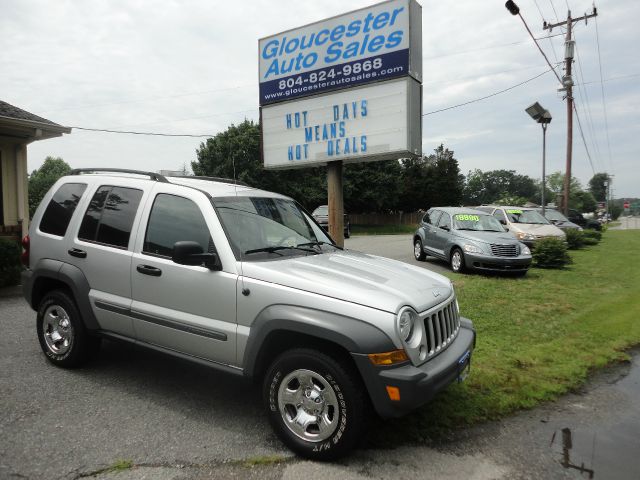 Jeep Liberty 2005 photo 2