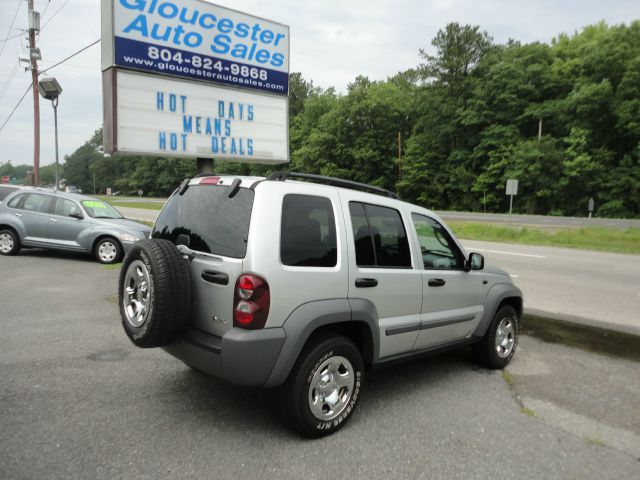 Jeep Liberty 2005 photo 4