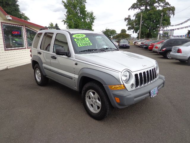 Jeep Liberty 2005 photo 2