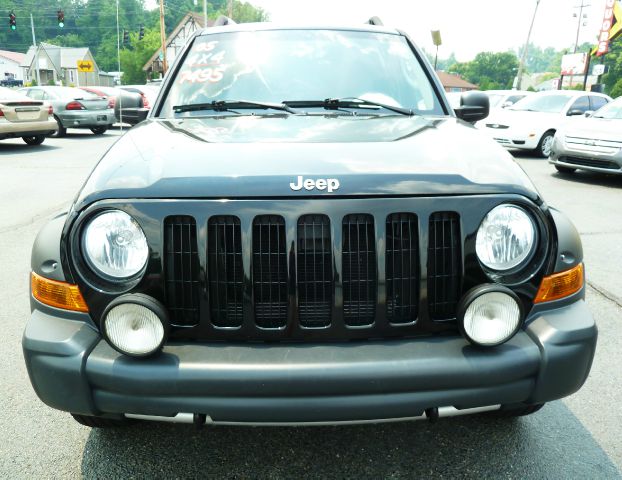 Jeep Liberty 2005 photo 2