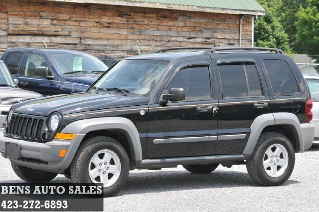 Jeep Liberty 2005 photo 2