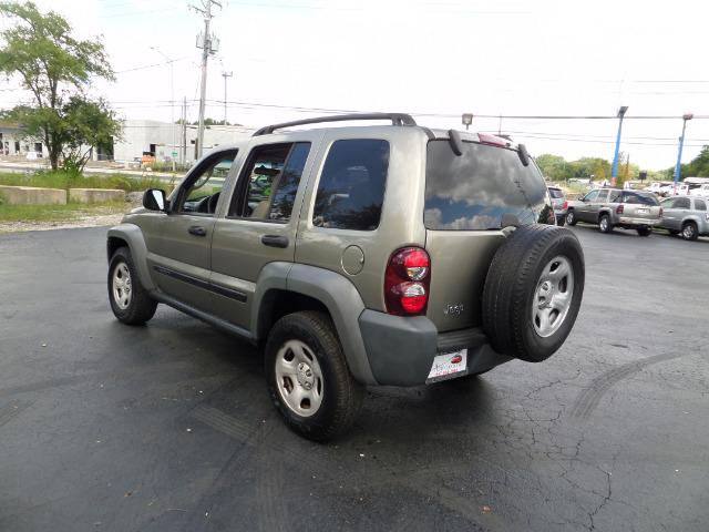 Jeep Liberty 2005 photo 1