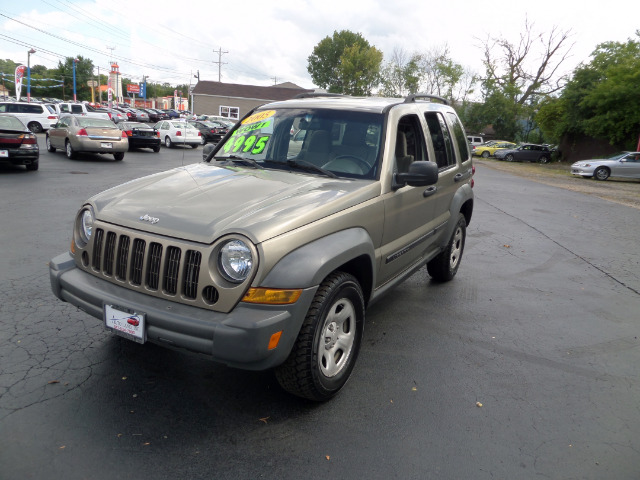 Jeep Liberty 2005 photo 2