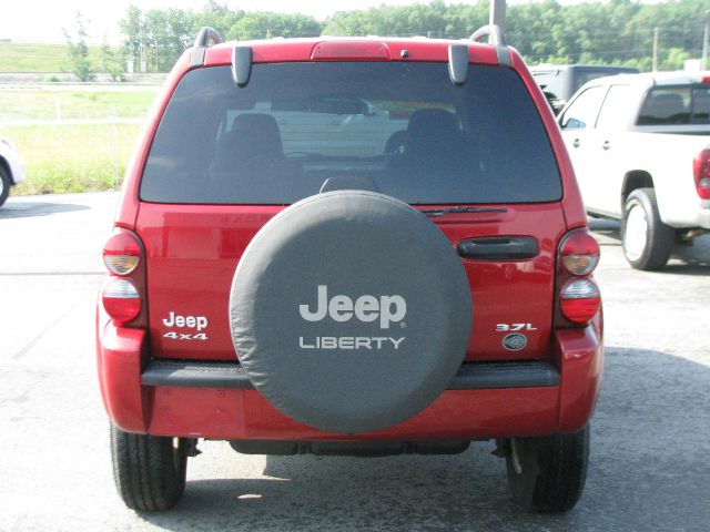 Jeep Liberty 2005 photo 2