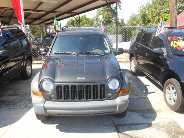 Jeep Liberty 2005 photo 2