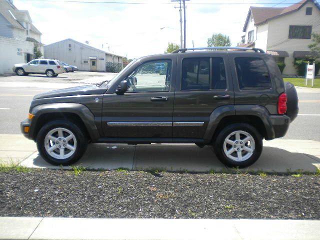 Jeep Liberty 2005 photo 2