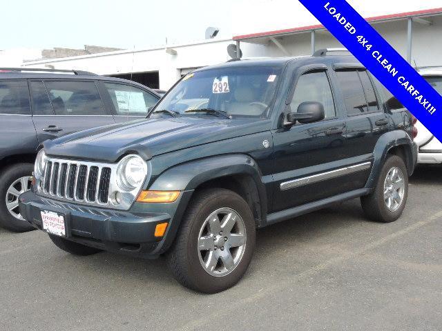 Jeep Liberty 2005 photo 2