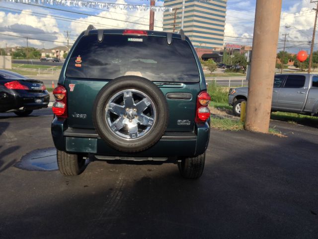 Jeep Liberty 2005 photo 2