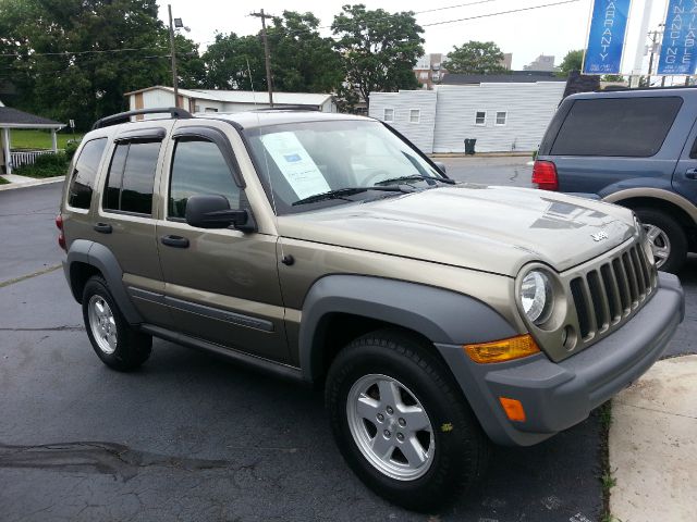 Jeep Liberty 2005 photo 2