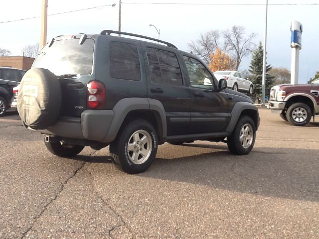 Jeep Liberty 2005 photo 2