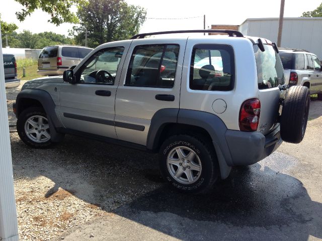 Jeep Liberty 2005 photo 1