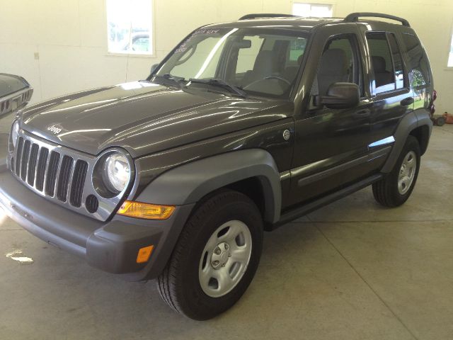 Jeep Liberty 2005 photo 2