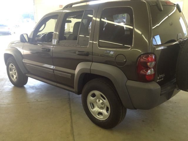 Jeep Liberty 2005 photo 3