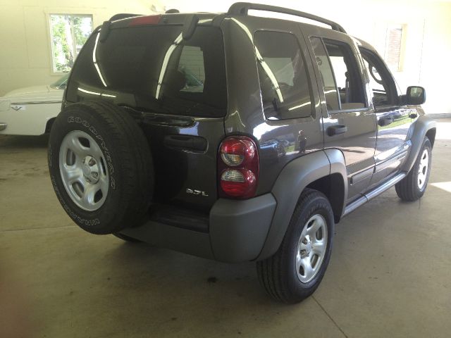 Jeep Liberty 2005 photo 4