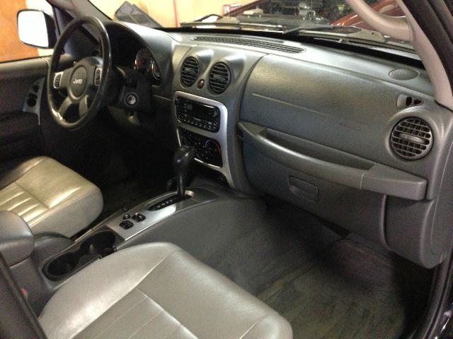 Jeep Liberty 2005 photo 15