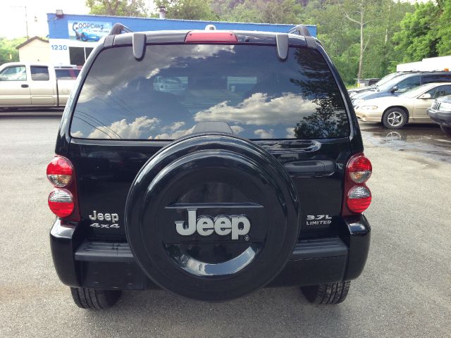 Jeep Liberty 2005 photo 22