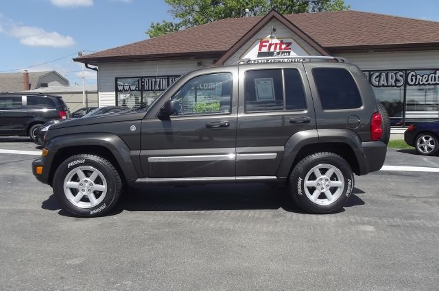 Jeep Liberty 2005 photo 18