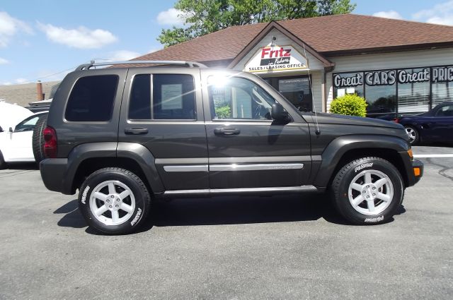 Jeep Liberty 2005 photo 9