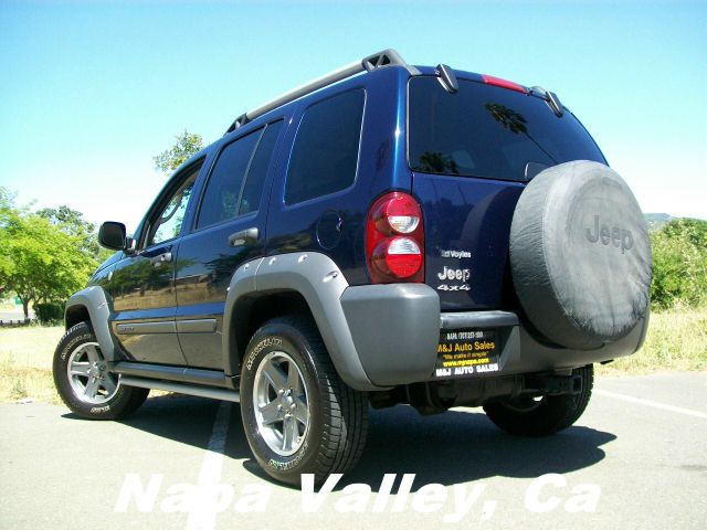 Jeep Liberty 2005 photo 2