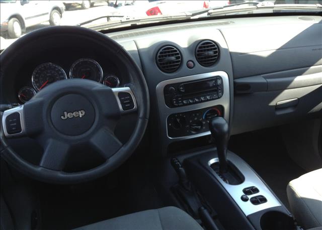 Jeep Liberty 2005 photo 1