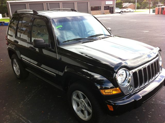 Jeep Liberty 2005 photo 2