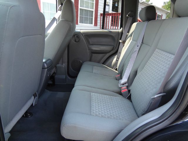 Jeep Liberty 2005 photo 2