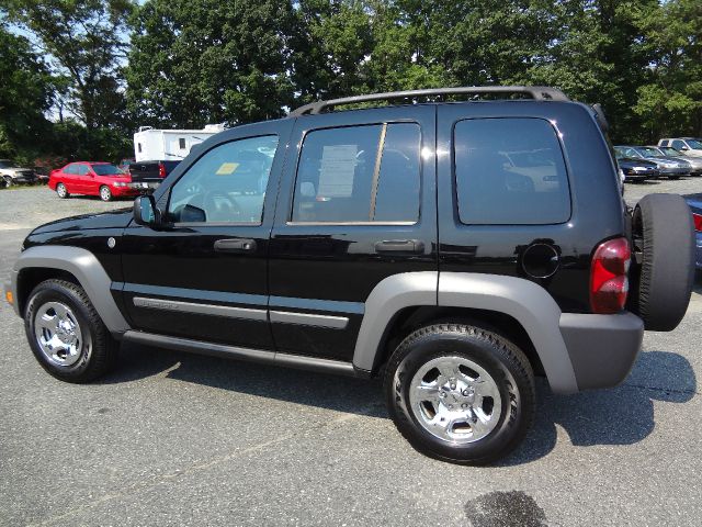 Jeep Liberty 2005 photo 4