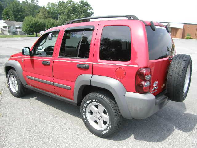 Jeep Liberty 2005 photo 2