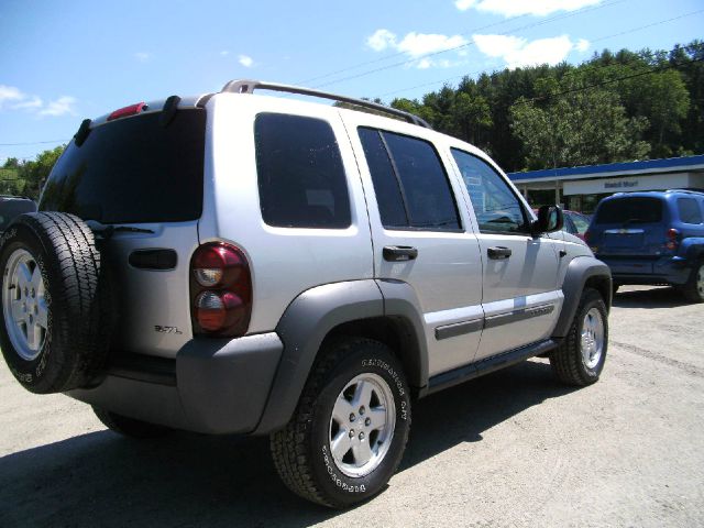 Jeep Liberty 2005 photo 4