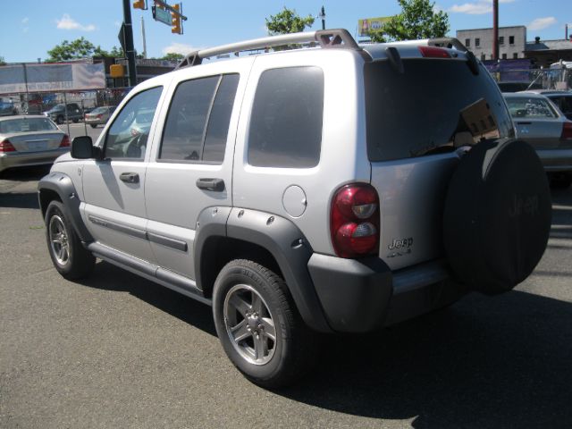 Jeep Liberty 2005 photo 2