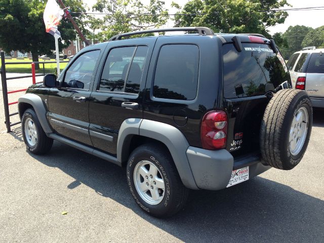 Jeep Liberty 2005 photo 2