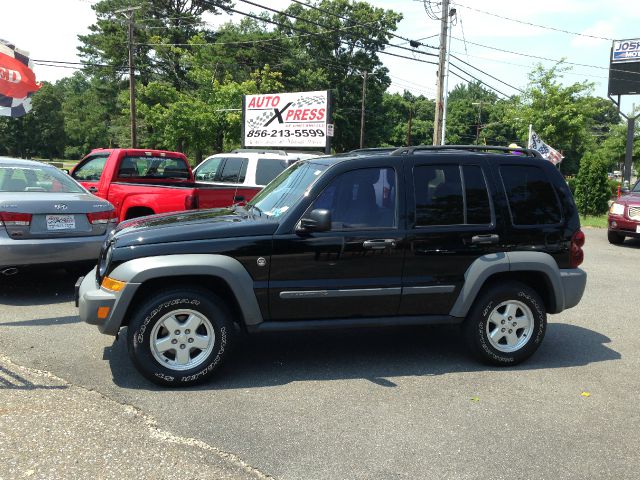 Jeep Liberty 2005 photo 3