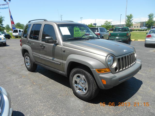 Jeep Liberty 2005 photo 2