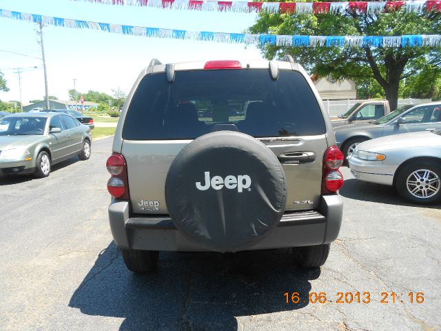 Jeep Liberty 2005 photo 3