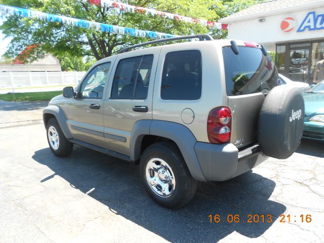 Jeep Liberty 2005 photo 4