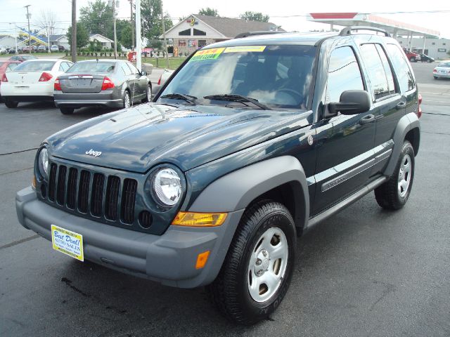 Jeep Liberty 2005 photo 2