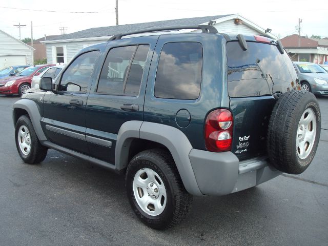 Jeep Liberty 2005 photo 3