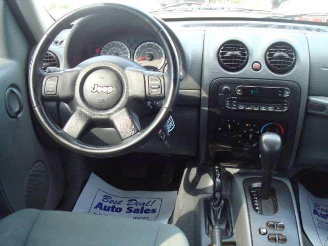 Jeep Liberty 2005 photo 4