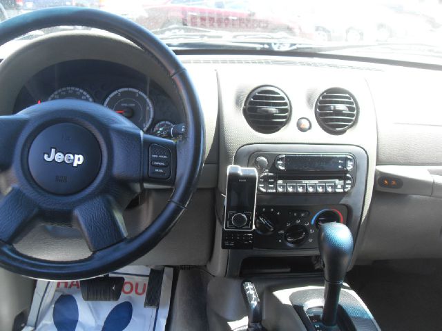 Jeep Liberty 2005 photo 6