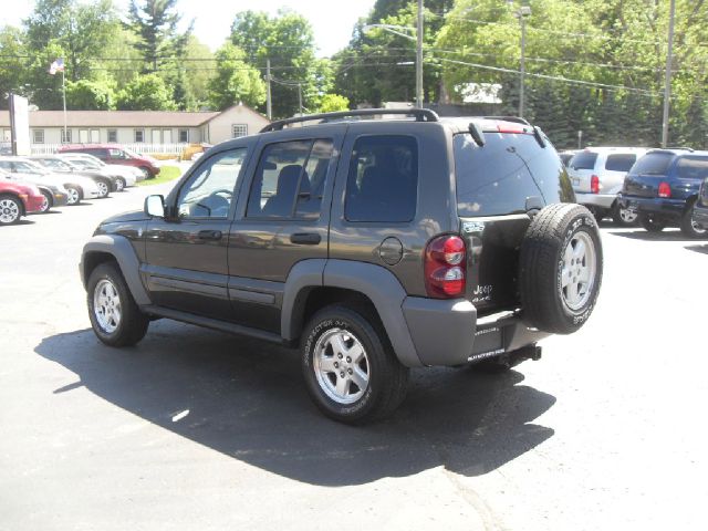 Jeep Liberty 2005 photo 7